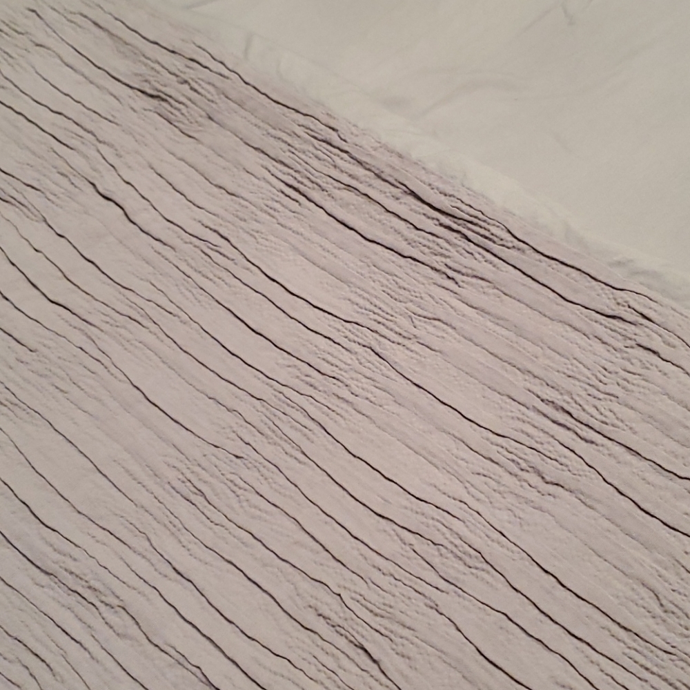 New out of the package TAHARI  KING SHAMS A1